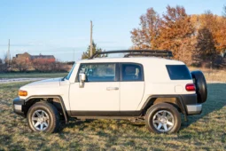 
										2014 Toyota FJ Cruiser full									