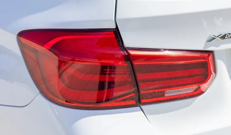 
								2018 BMW 330i xDrive Sports Wagon M Sport full									