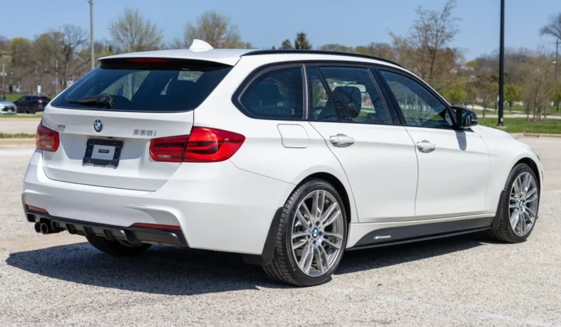 
								2018 BMW 330i xDrive Sports Wagon M Sport full									