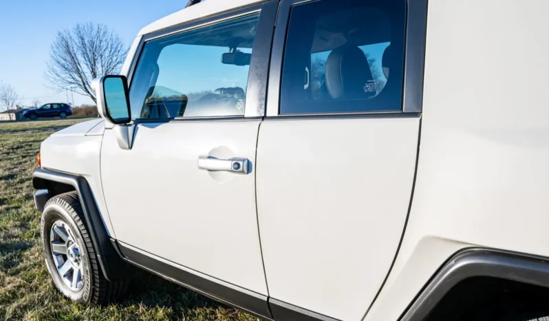 
								2014 Toyota FJ Cruiser full									