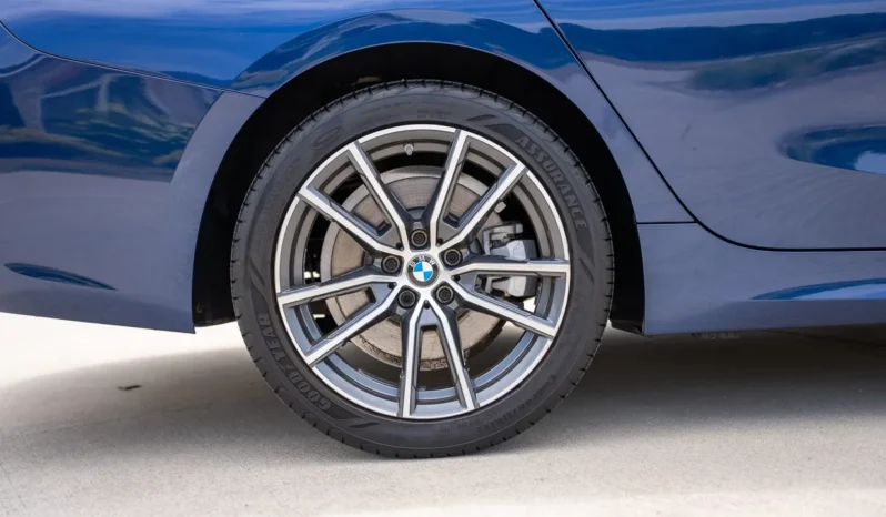 
								2019 BMW 330i xDrive Sedan full									