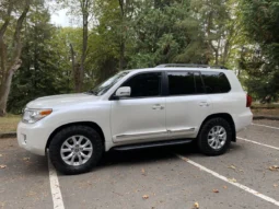 
										2014 Toyota Land Cruiser URJ200 full									