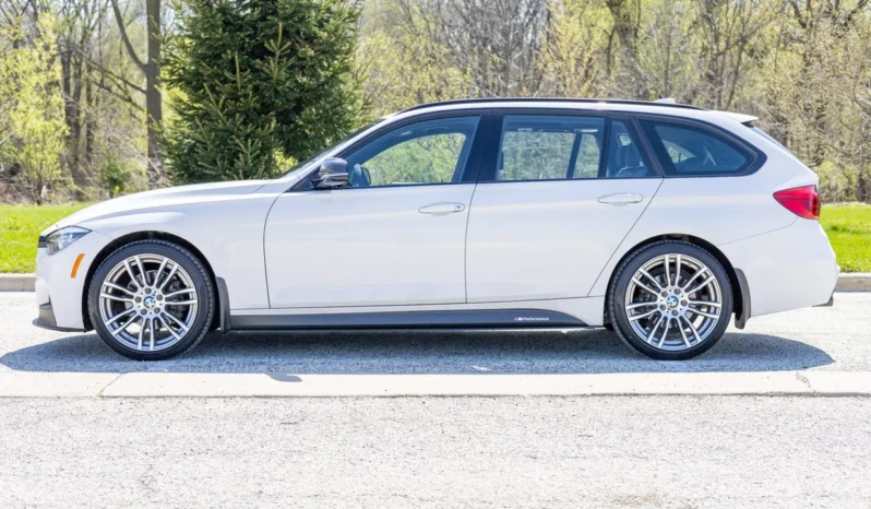 
								2018 BMW 330i xDrive Sports Wagon M Sport full									
