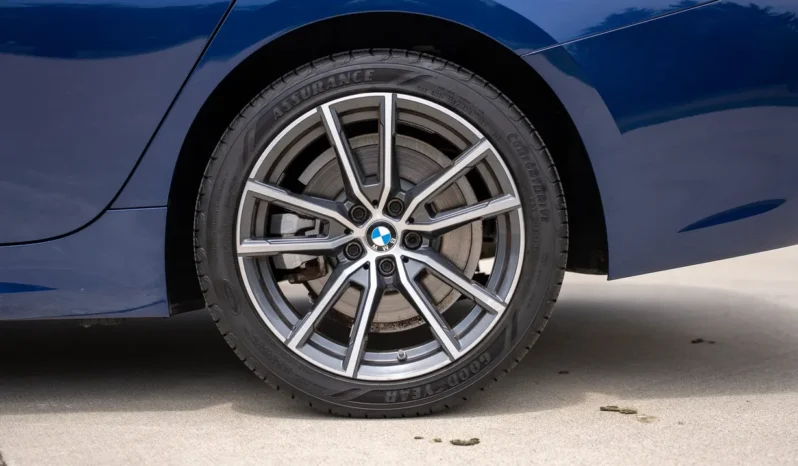 
								2019 BMW 330i xDrive Sedan full									