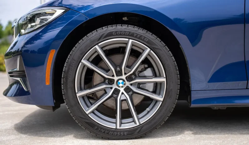 
								2019 BMW 330i xDrive Sedan full									
