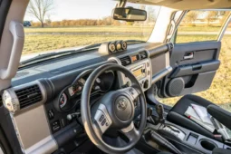 
										2014 Toyota FJ Cruiser full									