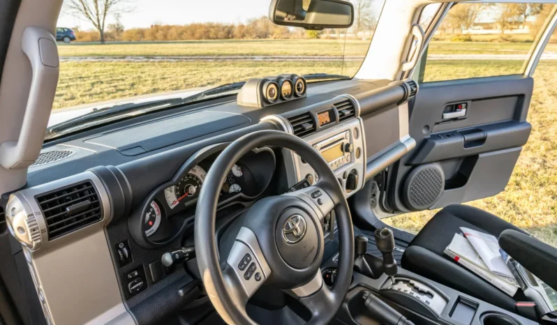 
								2014 Toyota FJ Cruiser full									