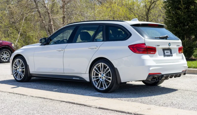 
								2018 BMW 330i xDrive Sports Wagon M Sport full									