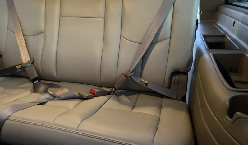 
								2005 GMC Yukon XL SLT full									