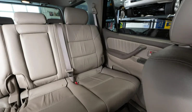 
								2006 Toyota Sequoia Limited full									