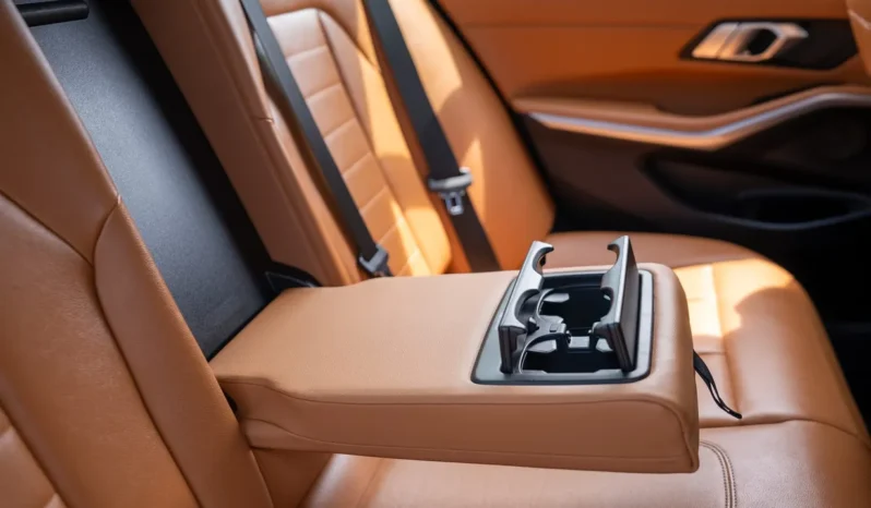 
								2019 BMW 330i xDrive Sedan full									