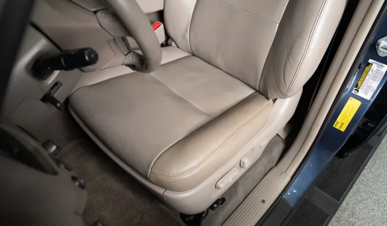 
								2006 Toyota Sequoia Limited full									