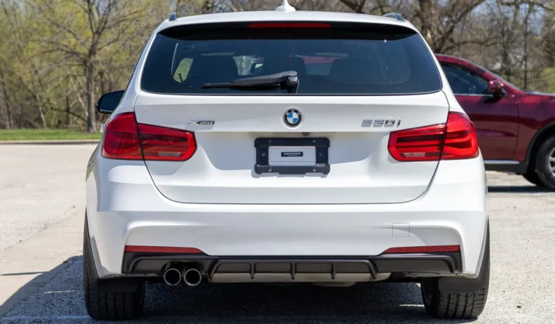 
								2018 BMW 330i xDrive Sports Wagon M Sport full									