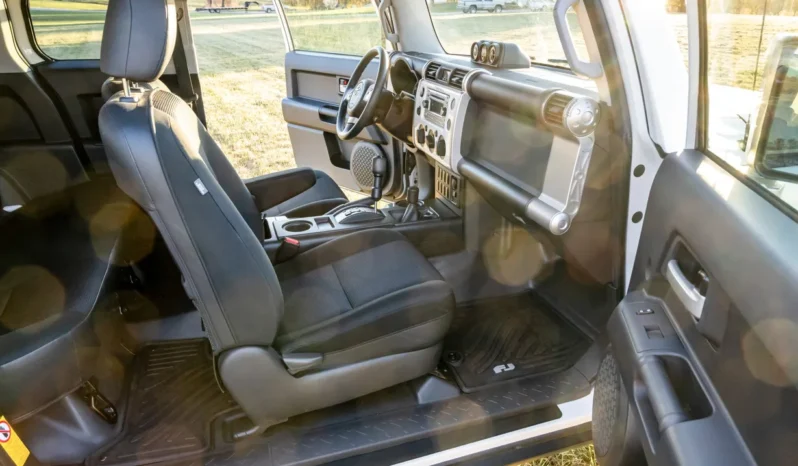
								2014 Toyota FJ Cruiser full									