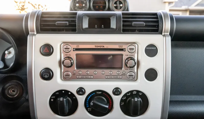 
								2014 Toyota FJ Cruiser full									