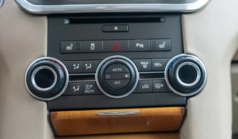 
								2015 Land Rover LR4 HSE Luxury full									