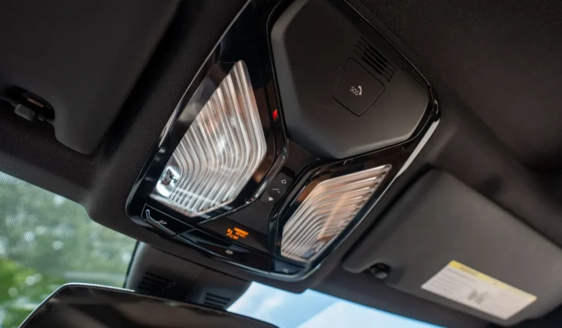 
								2019 BMW 330i xDrive Sedan full									