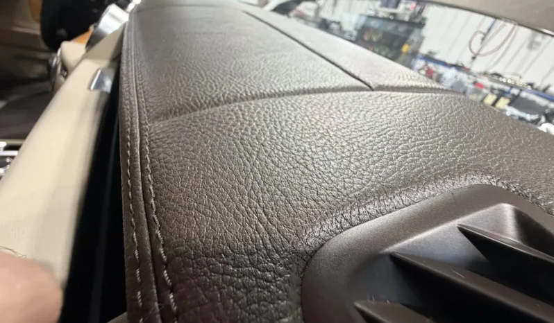 
								2015 Land Rover LR4 HSE Luxury full									