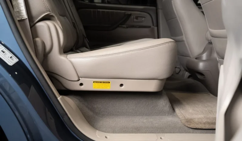 
								2006 Toyota Sequoia Limited full									