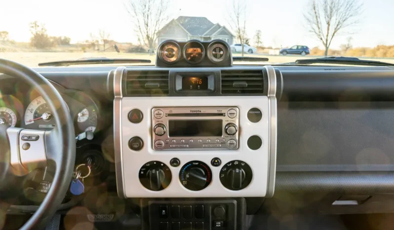 
								2014 Toyota FJ Cruiser full									