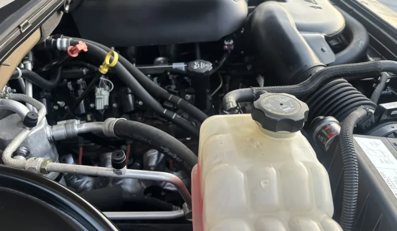 
								2005 GMC Yukon XL SLT full									