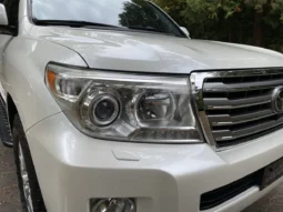 
										2014 Toyota Land Cruiser URJ200 full									