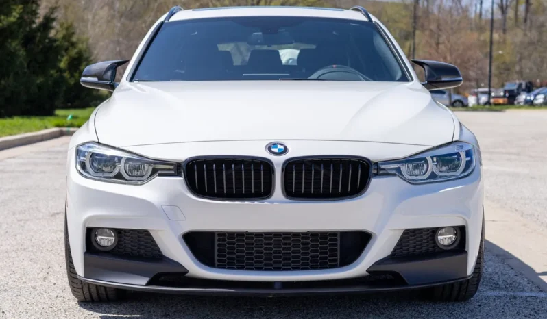 
								2018 BMW 330i xDrive Sports Wagon M Sport full									