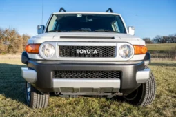 
										2014 Toyota FJ Cruiser full									
